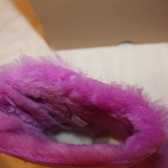 NIB UGG YOUTH 5 6 WOMENS 7 8 BAILEY BOW CLASSIC‎ SHORT SUEDE SHEARLING BOOTS - Picture 4 of 8